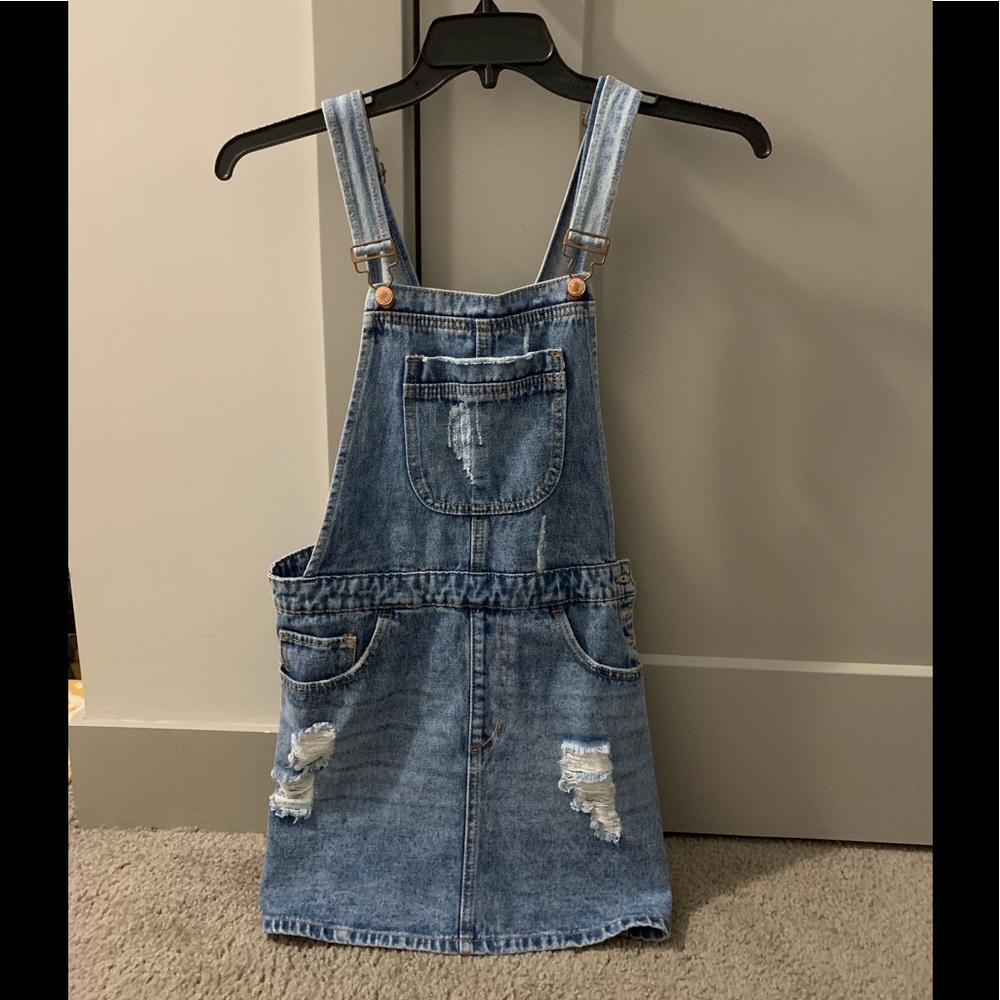 Adorable overall dress!